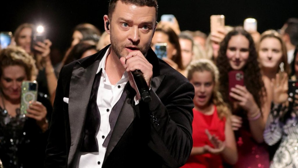 Regardez Justin Timberlake faire ses débuts avec la nouvelle chanson « Selfish » lors d'un concert intime à Memphis