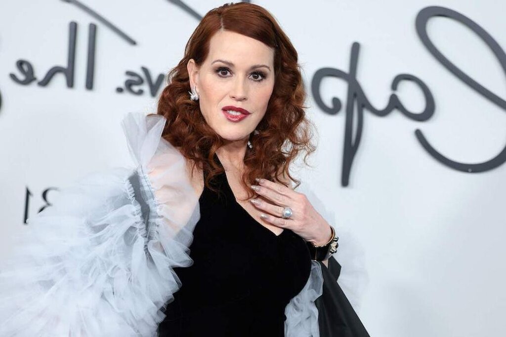 La star adolescente des années 80, Molly Ringwald, a toujours fière allure à 55 ans JEUNE 