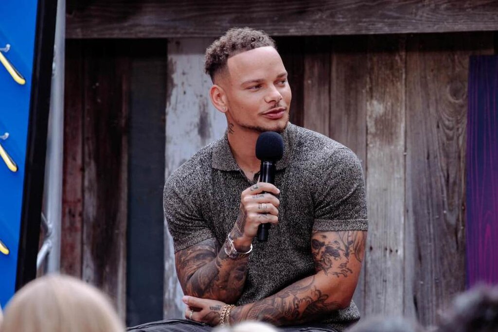 Pourquoi la star d'EDM Marshmello pensait qu'il pouvait faire « une chose juste » avec Kane Brown