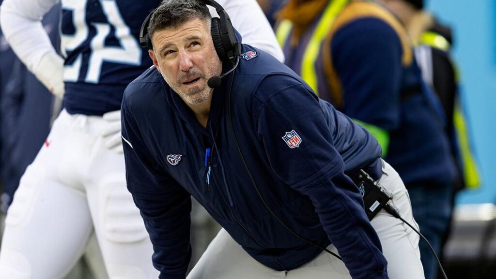 Vrabel devrait s'entretenir avec les Panthers, selon une source de l'AP Vrabel devrait s'entretenir avec les Panthers, selon une source de l'AP