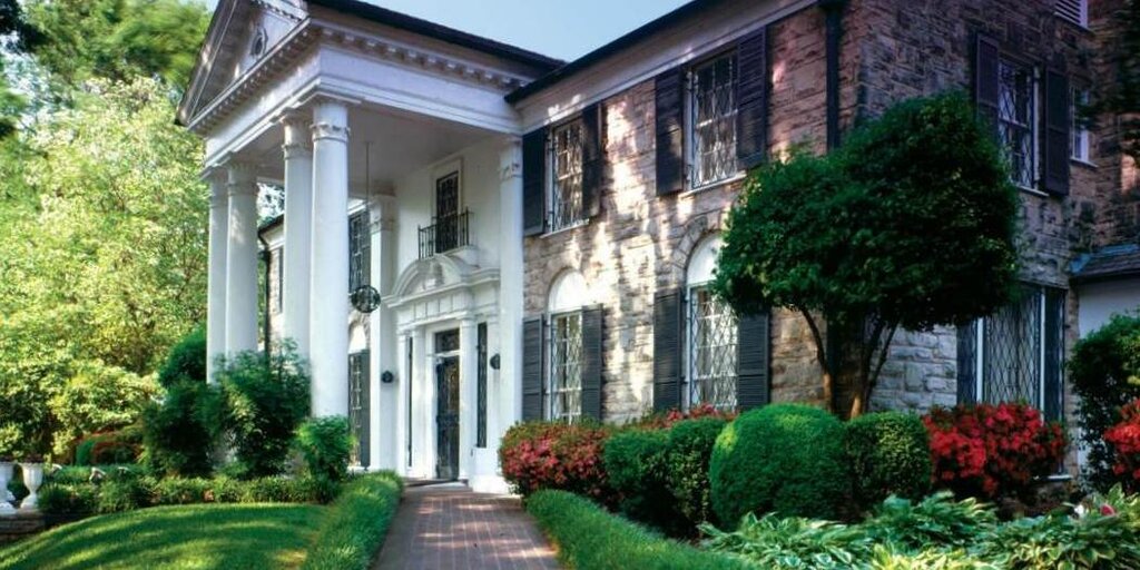 La maison bien-aimée de Graceland d'Elvis Presley située à proximité du plus grand abri anti-bombes privé au monde