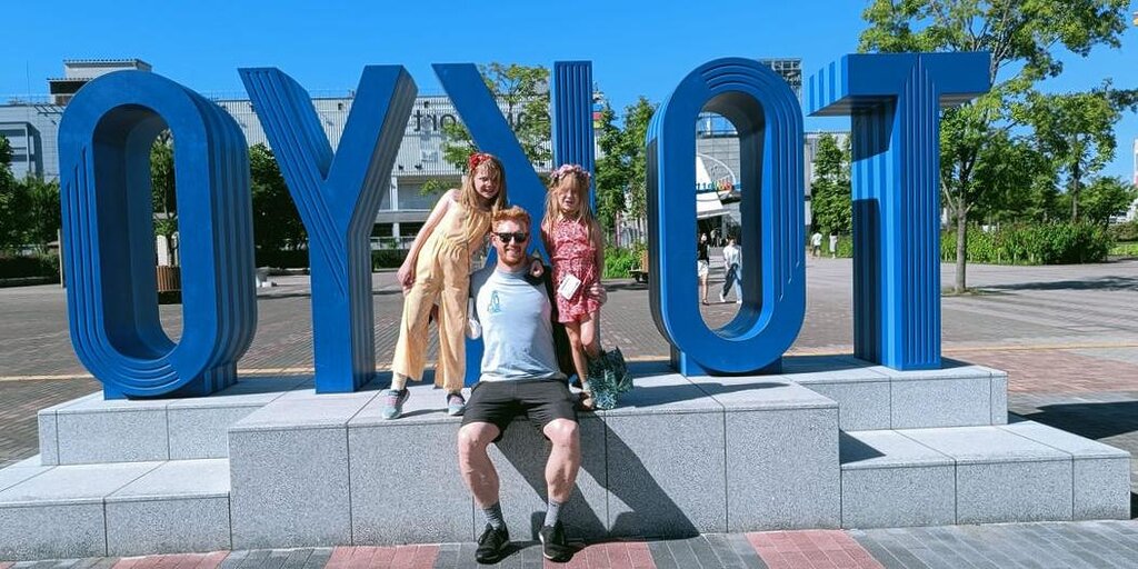 Une famille britannique a déménagé au Japon dans le but d'élever des enfants indépendants Une famille britannique a déménagé au Japon dans le but d'élever des enfants indépendants