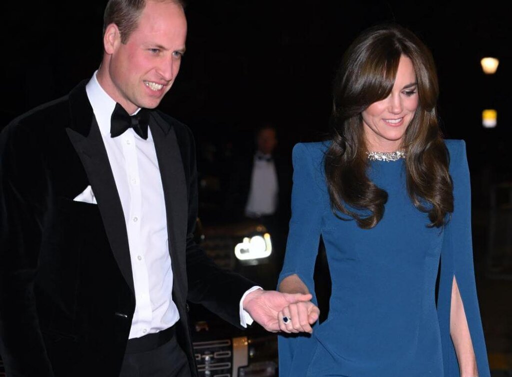 Le prince William préfère montrer son amour pour sa femme Kate par le biais d'un « contact physique », comme n'importe quel autre royal Le prince William préfère montrer son amour pour sa femme Kate par le biais d'un « contact physique », comme n'importe quel autre royal