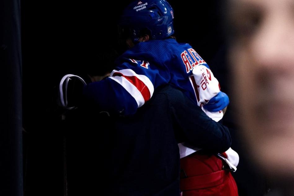 Blake Wheeler des Rangers est absent pour le reste de la saison régulière en raison d'une blessure, selon une source AP Blake Wheeler des Rangers est absent pour le reste de la saison régulière en raison d'une blessure, selon une source AP