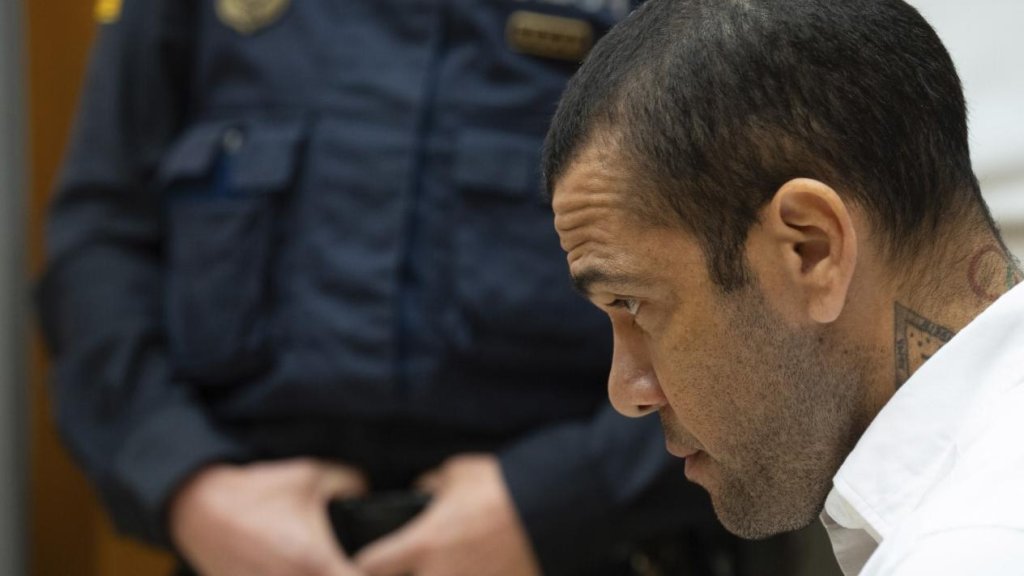 Dani Alves : l'ancien footballeur brésilien et barcelonais reconnu coupable de viol Dani Alves : l'ancien footballeur brésilien et barcelonais reconnu coupable de viol