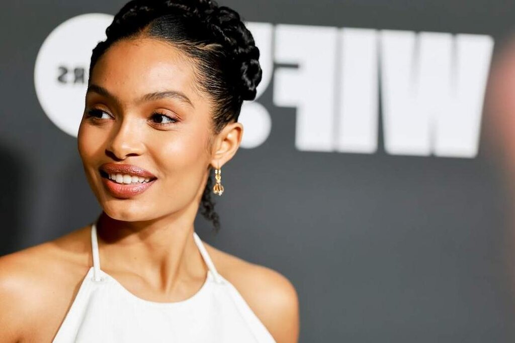 L'actrice Yara Shahidi montre ses superbes jambes à la Fashion Week