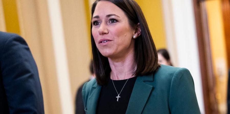 L'homme de 42 ans donne la réponse de la SOTU à Biden L'homme de 42 ans donne la réponse de la SOTU à Biden