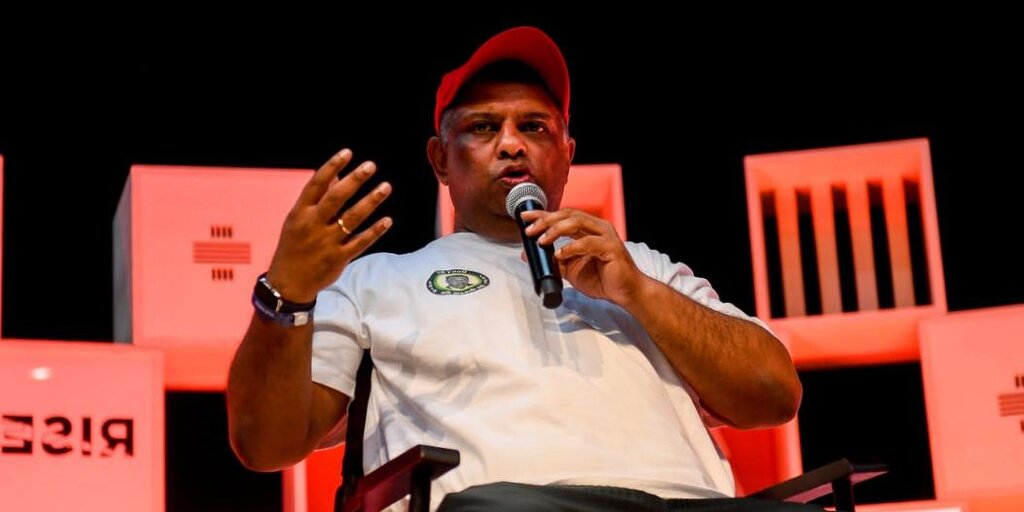 Tony Fernandes dit que son équipe de relations publiques ne vérifie pas ses publications sur les réseaux sociaux Tony Fernandes dit que son équipe de relations publiques ne vérifie pas ses publications sur les réseaux sociaux