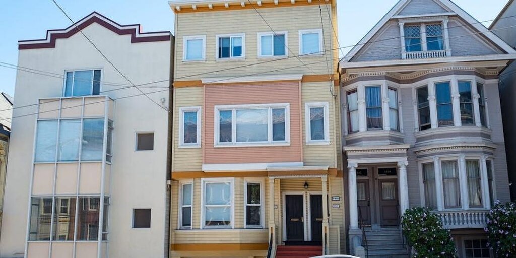 Le compte Twitter viral de vêtements pour hommes Derek Guy fait la promotion du logement abordable