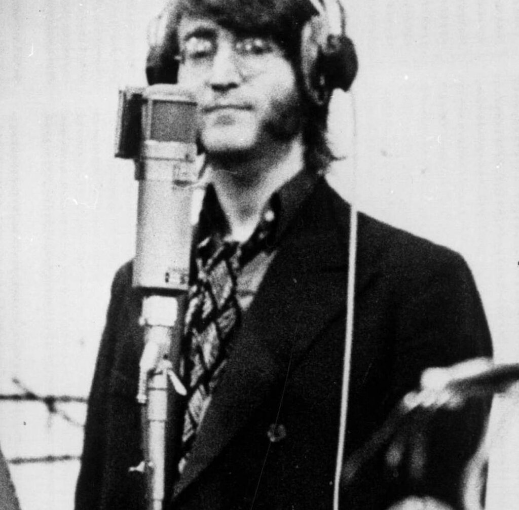 Yoko Ono a déclaré que John Lennon aurait ri d'une version de « Give Peace a Chance »