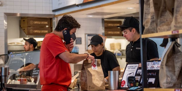 Chipotle a renommé sa garniture Barbacoa, les convives ne savaient pas ce que c'était Chipotle a renommé sa garniture Barbacoa, les convives ne savaient pas ce que c'était