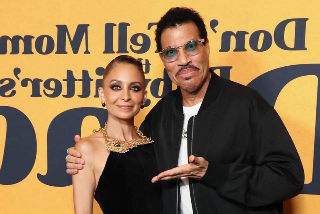 Lionel Richie et Nicole Richie se réunissent pour un joli moment père-fille sur le tapis rouge