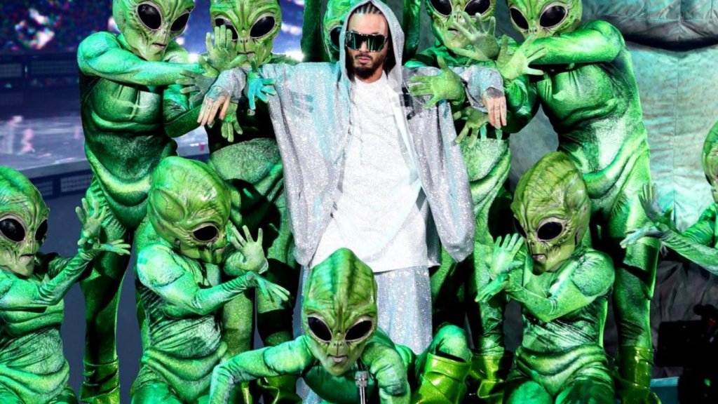 J Balvin fait ressortir Will Smith et Boogies With Aliens à Coachella 2024