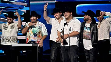 Grupo Frontera annonce l'album 'Jugando Que No Pasa' avec Maluma et Morat