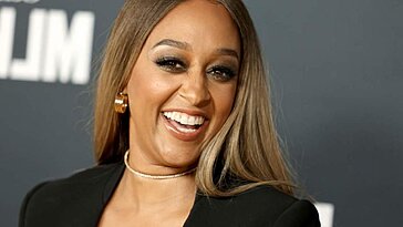 L'actrice nouvellement célibataire Tia Mowry a repéré un homme HUGGING
