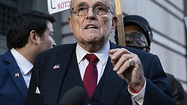 Affaire d'ingérence électorale : l'Arizona inculpe 18 personnes, dont Giuliani et Meadows