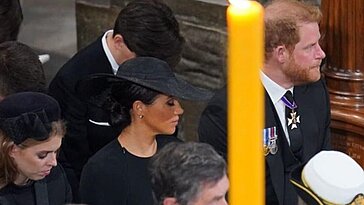 Moment où le prince Harry refuse de regarder Meghan et regarde quelqu'un d'autre pendant un événement royal