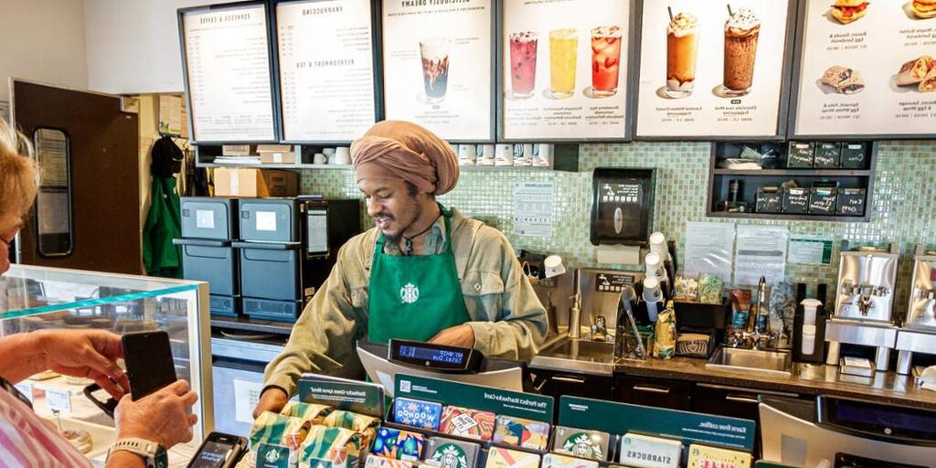 Amazon et Starbucks montrent à quel point les consommateurs sont prudents en matière de dépenses Amazon et Starbucks montrent à quel point les consommateurs sont prudents en matière de dépenses