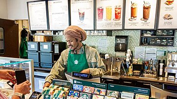 Amazon et Starbucks montrent à quel point les consommateurs sont prudents en matière de dépenses