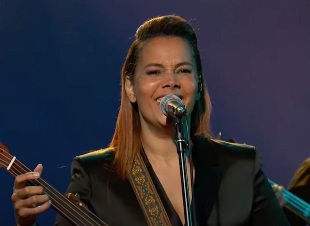 Regardez la performance de Rhiannon Giddens de « You Louisiana Man » sur « Kimmel » Regardez la performance de Rhiannon Giddens de « You Louisiana Man » sur « Kimmel »