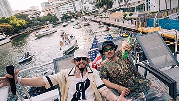 Feid et Yandel ferment le pont de Miami pour célébrer le single « Brickell »