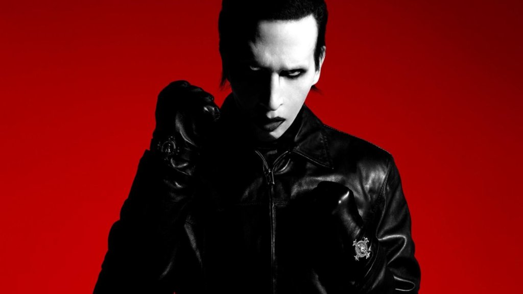 Marilyn Manson signe un enregistrement d'explosion nucléaire au milieu d'allégations d'agression Marilyn Manson signe un enregistrement d'explosion nucléaire au milieu d'allégations d'agression