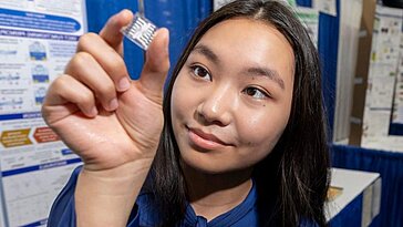 Un jeune de 16 ans a gagné 75 000 $ à l'expo-sciences pour ses travaux sur les dispositifs biomédicaux