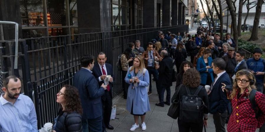 Les Line Sitters profitent du procès Hush-Money de Donald Trump