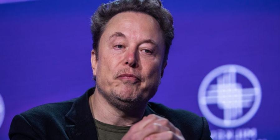 Elon Musk dit que combattre un sumo lui a causé 8 ans de douleurs au cou Elon Musk dit que combattre un sumo lui a causé 8 ans de douleurs au cou