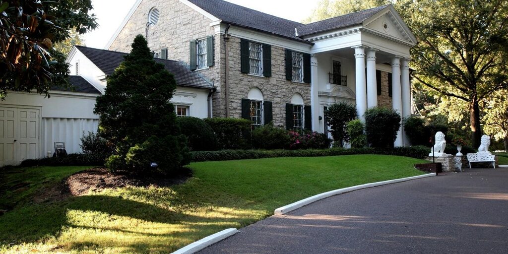 Combien de personnes visitent la maison historique chaque année ? Combien de personnes visitent la maison historique chaque année ?
