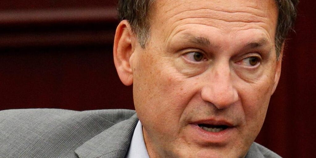 Alito serait disqualifié pour des incidents signalés devant un tribunal inférieur, selon un expert Alito serait disqualifié pour des incidents signalés devant un tribunal inférieur, selon un expert