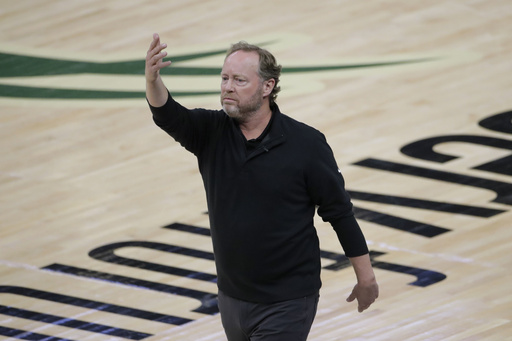 Mike Budenholzer est embauché comme entraîneur des Phoenix Suns, en remplacement de Frank Vogel | AM 870 La RÉPONSE Mike Budenholzer est embauché comme entraîneur des Phoenix Suns, en remplacement de Frank Vogel | AM 870 La RÉPONSE