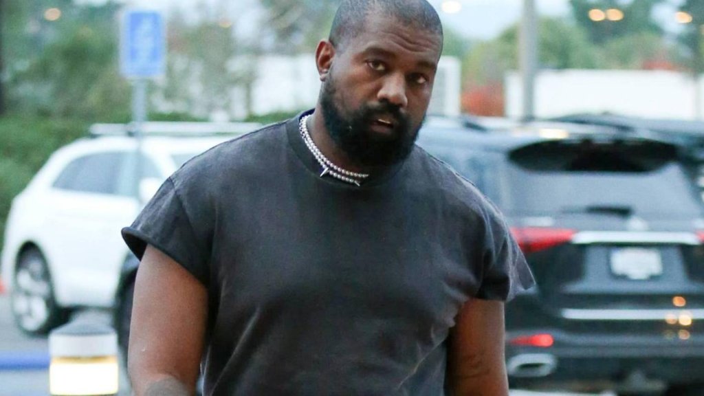L'ex-assistant de Kanye West le poursuit pour harcèlement sexuel L'ex-assistant de Kanye West le poursuit pour harcèlement sexuel