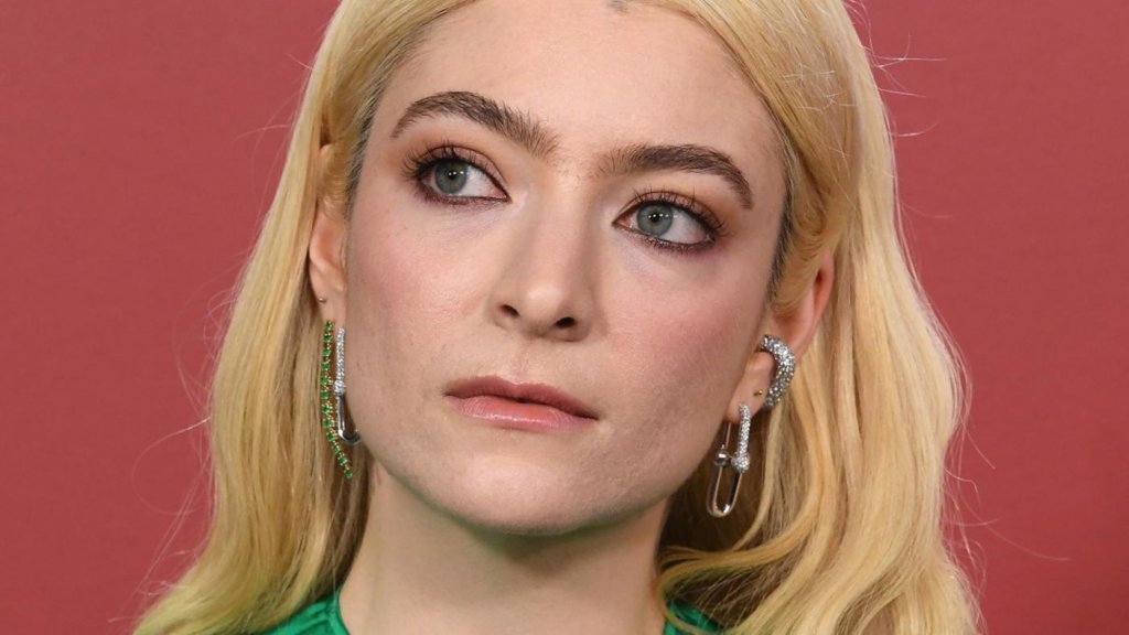 Lorde fait revenir les médias sociaux en taquinant apparemment l'ère de la nouvelle album Lorde fait revenir les médias sociaux en taquinant apparemment l'ère de la nouvelle album
