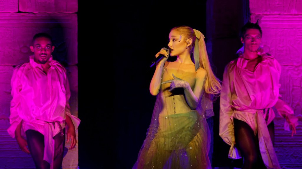 Ariana Grande fait appel à Brandy et Monica pour le remix de « The Boy Is Mine » Ariana Grande fait appel à Brandy et Monica pour le remix de « The Boy Is Mine »