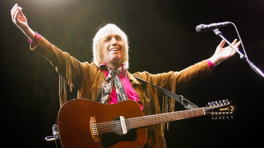 Willie Nelson et Dolly Parton chantent en hommage à Tom Petty
