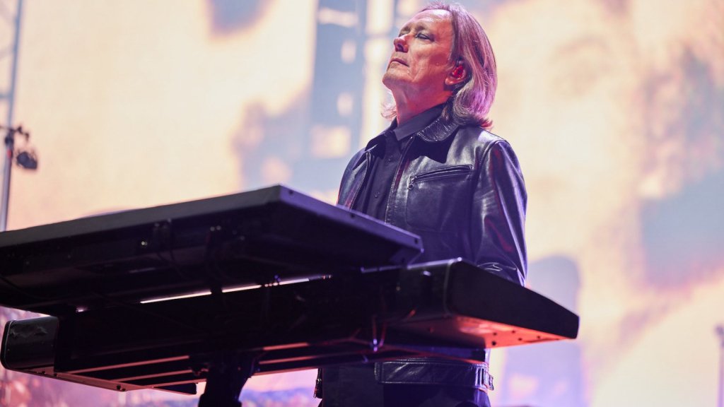 Roger O'Donnell, de The Cure, révèle la lutte contre le lymphome qu'il a menée l'année dernière Roger O'Donnell, de The Cure, révèle la lutte contre le lymphome qu'il a menée l'année dernière