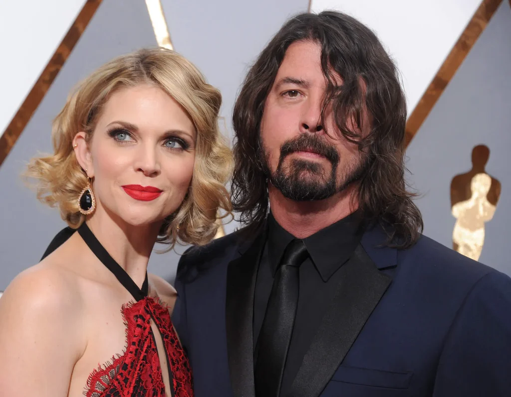 La femme de Dave Grohl n'aurait jamais pensé qu'elle aurait de ses nouvelles après qu'il ait arrêté de l'appeler pendant qu'ils sortaient ensemble La femme de Dave Grohl n'aurait jamais pensé qu'elle aurait de ses nouvelles après qu'il ait arrêté de l'appeler pendant qu'ils sortaient ensemble