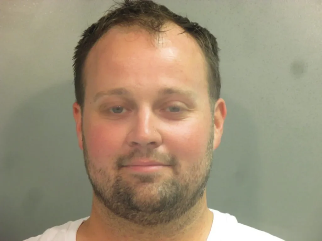 Josh Duggar Compare Bobye Holt à une ‘Ex Aigri’ dans de Nouveaux Documents Judiciaires