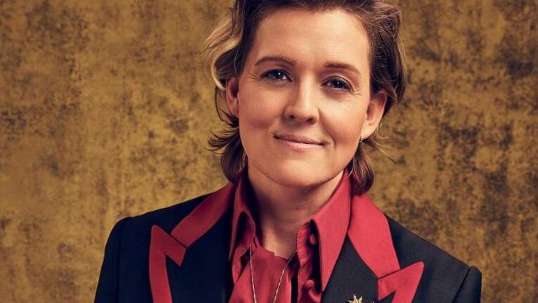 Brandi Carlile est présenté en difficulté la piste inspirée de la nature 'Wandering' Brandi Carlile est présenté en difficulté la piste inspirée de la nature 'Wandering'