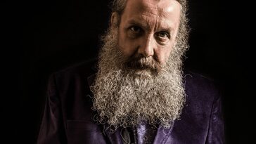 Alan Moore a-t-il raison sur « V for Vendetta » ? Découvrez notre analyse.