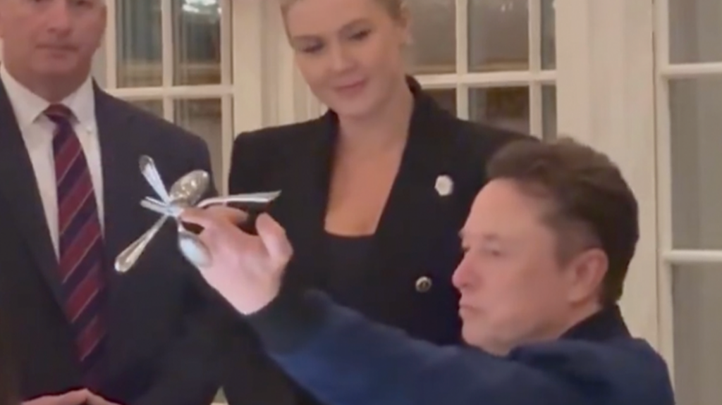 Elon Musk s’explique après la vidéo choc avec Donald Trump