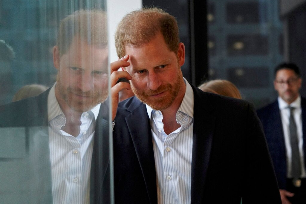 La dirigeante de l’ONG cofondée par le prince Harry l’accuse de harcèlement