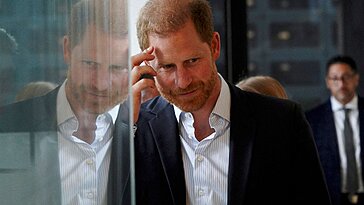 La dirigeante de l’ONG cofondée par le prince Harry l’accuse de harcèlement