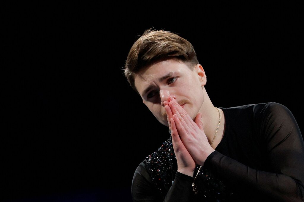 Le patineur Maxim Naumov rend un vibrant hommage à ses parents disparus dans l’accident à Washington Le patineur Maxim Naumov rend un vibrant hommage à ses parents disparus dans l’accident à Washington