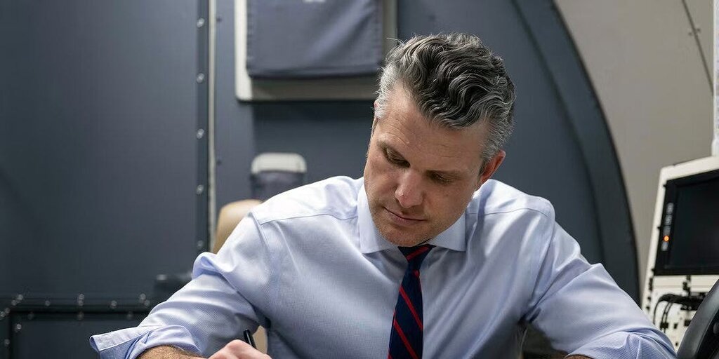 Pete Hegseth écrit un mémo pour réduire le personnel du ministère de la Défense et accroître l’efficacité Pete Hegseth écrit un mémo pour réduire le personnel du ministère de la Défense et accroître l’efficacité