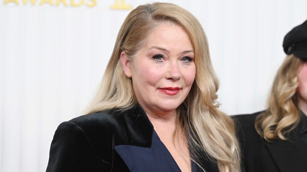 Christina Applegate : son combat contre la douleur après un diagnostic de SEP Christina Applegate : son combat contre la douleur après un diagnostic de SEP