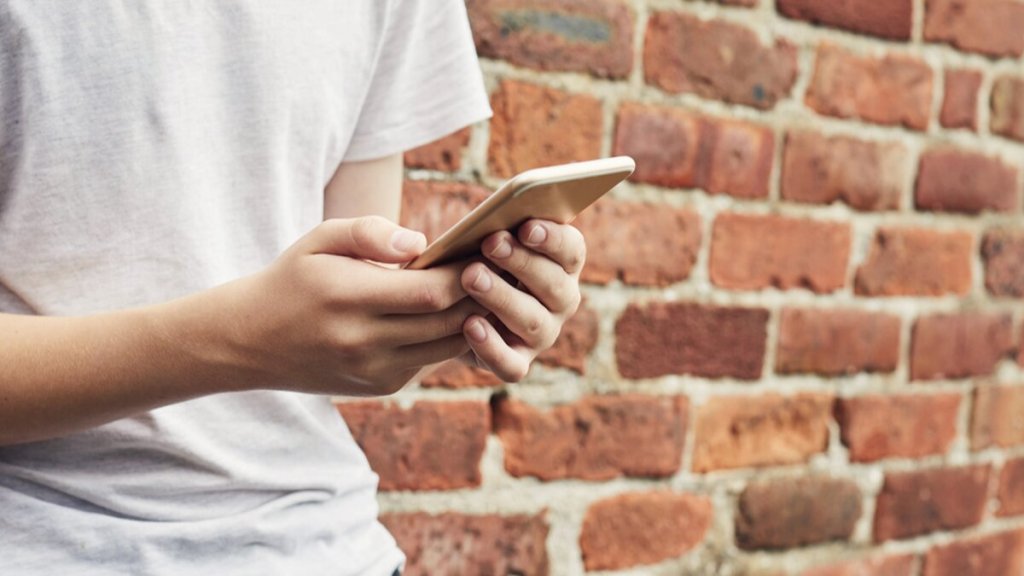 Police alertent les parents sur les ‘codes secrets’ utilisés par les adolescents en ligne