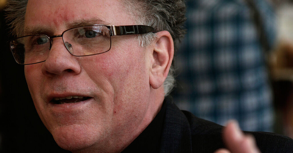 Robert W. McChesney décède à 72 ans : alerte sur le contrôle des médias par les entreprises Robert W. McChesney décède à 72 ans : alerte sur le contrôle des médias par les entreprises