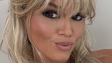Diane Leyre se métamorphose incroyablement en Brigitte Bardot